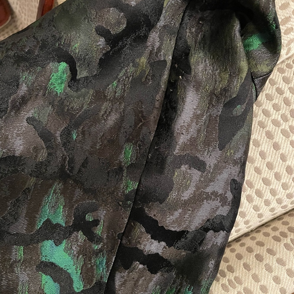 Tom Ford Multicolor Camouflage pants , some pilling on the left hip. 🔥 🔥 size 42